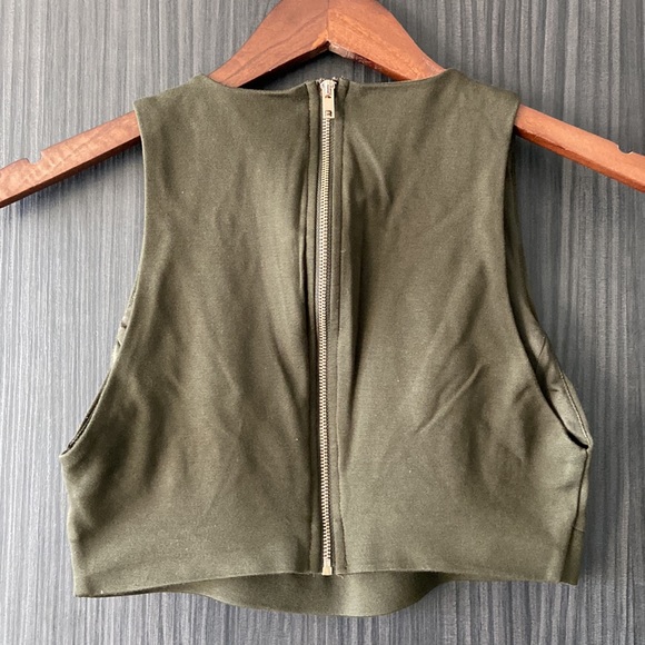 Olive green cut out crop top in size S. - Picture 2 of 3